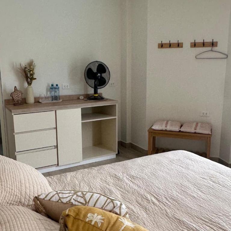 Private Room in Seafront House - Queen Room with Pool View - 26