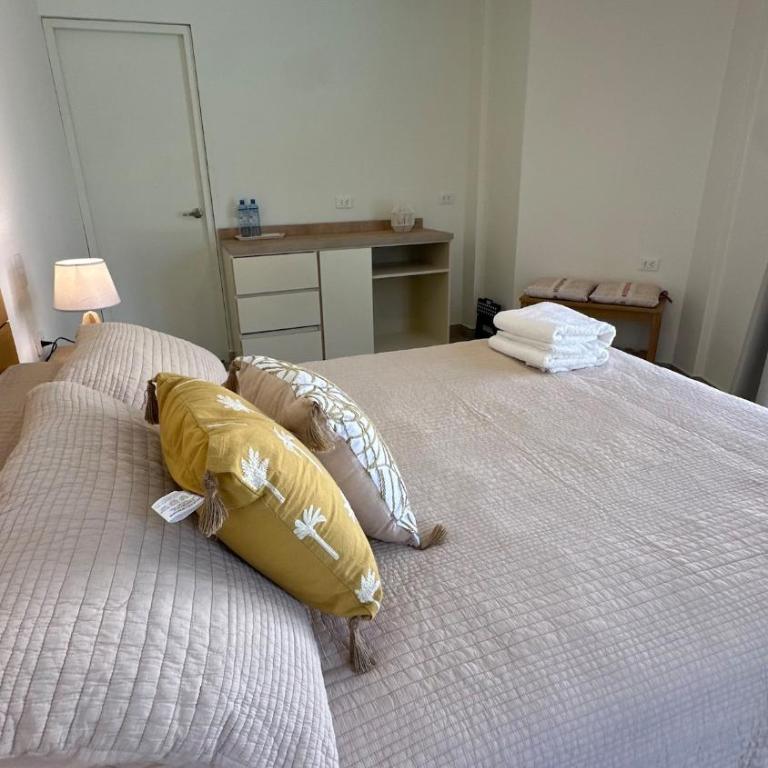 Private Room in Seafront House - Queen Room with Pool View - 36