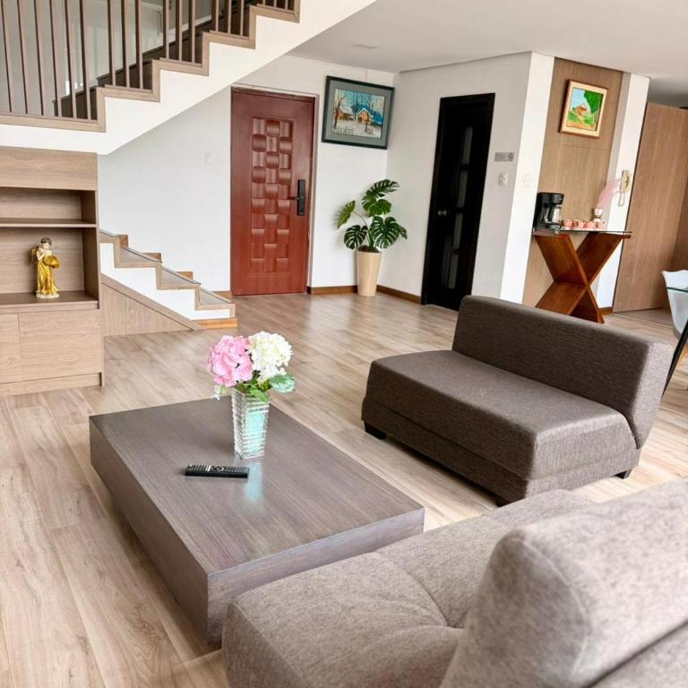 Departamento CENTRICO CENTRO LOJA - Apartamento de 3 dormitorios - 5