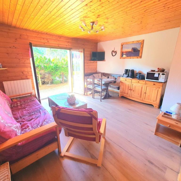 Charmant chalet - appartement avec chambre - terrasse - jardin- parking - proche toutes commodités et lac - calme - Appartement 1 Chambre - 10