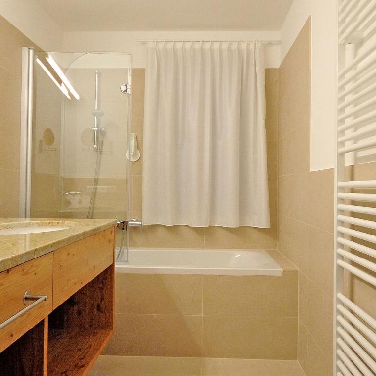 Familienhotel Kreuzwirt - Familienzimmer mit Balkon - 3