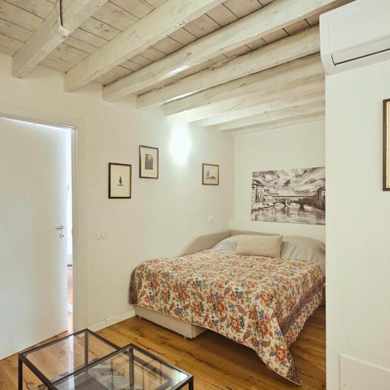 NEW Central & Cozy apartment - city center - Deluxe One-Bedroom Apartment with City View - 5