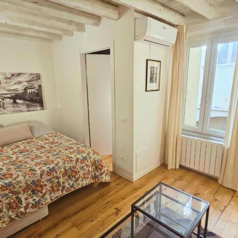 NEW Central & Cozy apartment - city center - Deluxe One-Bedroom Apartment with City View - 4