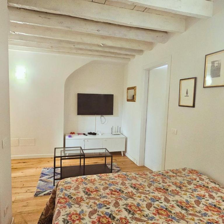NEW Central & Cozy apartment - city center - Deluxe One-Bedroom Apartment with City View - 3