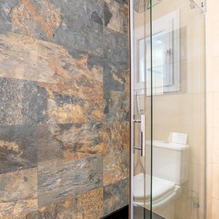 Luxury Villa with Private Pool Rooftop Jacuzzi - Villa - 22