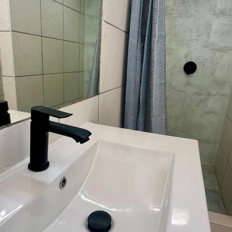 Private Room in Seafront House - Quadruple Room with Private Bathroom - 3