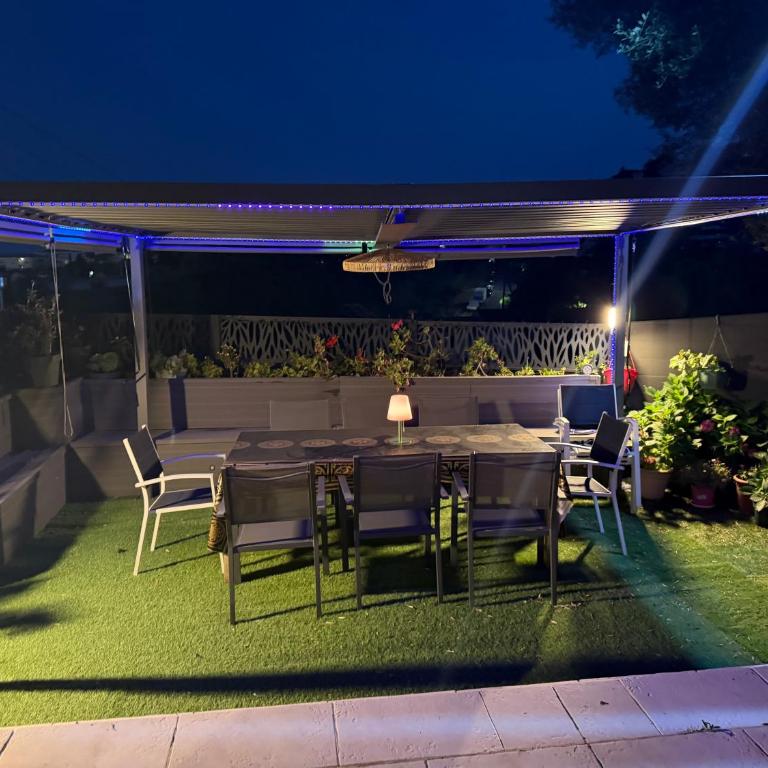 La Villa Français Live, Love,Laugh & have Fun - Villa - Vue sur Jardin - 87