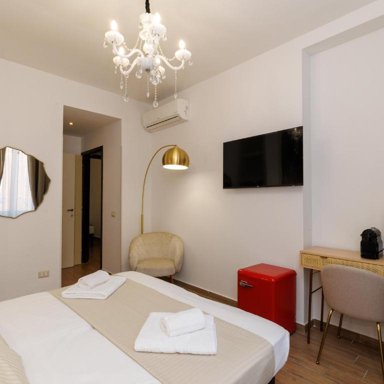 Via Veneto Art Suite - Guest House - Ampia Camera Matrimoniale - 8