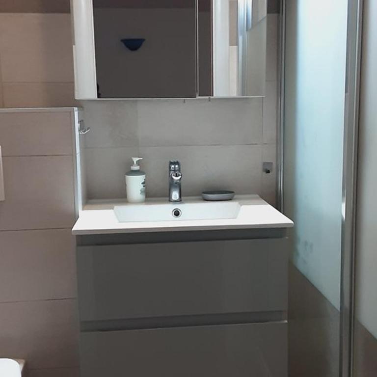 Mazet 2 Chambres avec Terrasse et Parking au Lavandou - FR-1-803-45 - Maison de Vacances - 14
