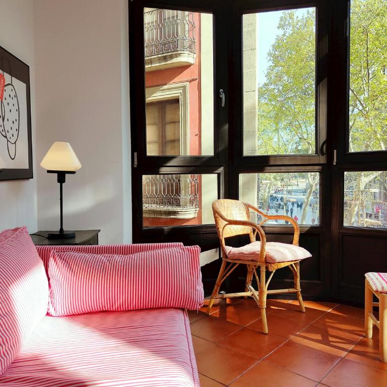 Bright 1-Bed Apartment on La Rambla Barcelona. RJ - Apartamento - 1
