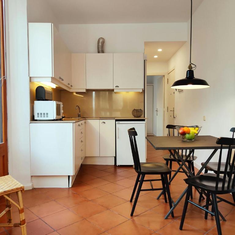Bright 1-Bed Apartment on La Rambla Barcelona. RJ - Apartamento - 2