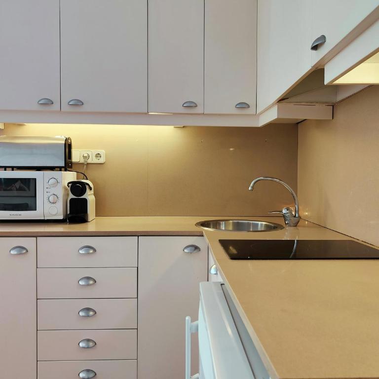 Bright 1-Bed Apartment on La Rambla Barcelona. RJ - Apartamento - 9