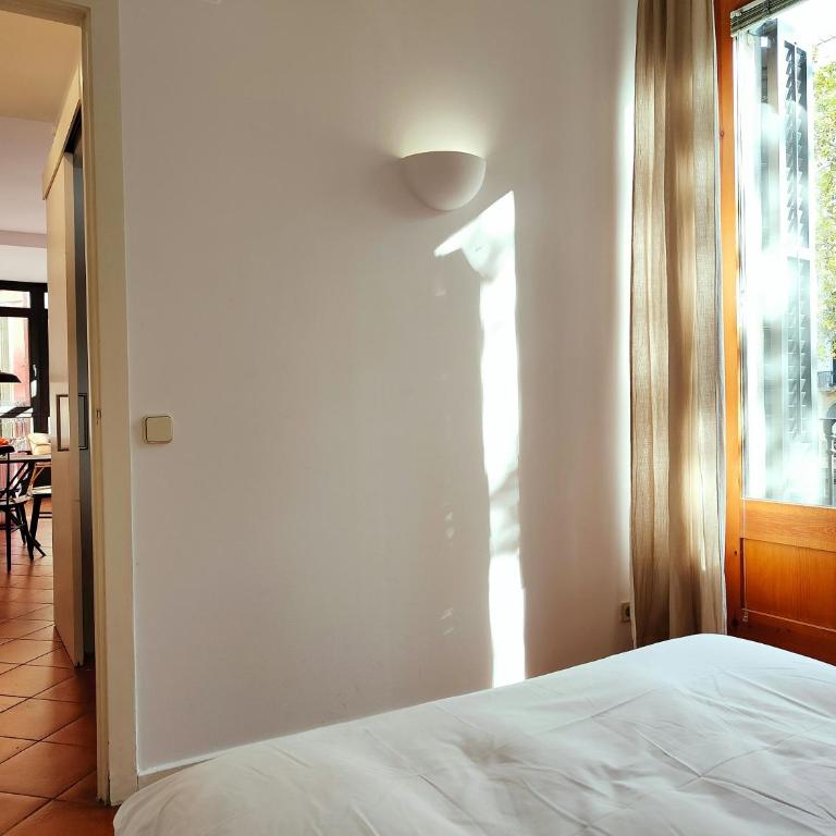 Bright 1-Bed Apartment on La Rambla Barcelona. RJ - Apartamento - 26