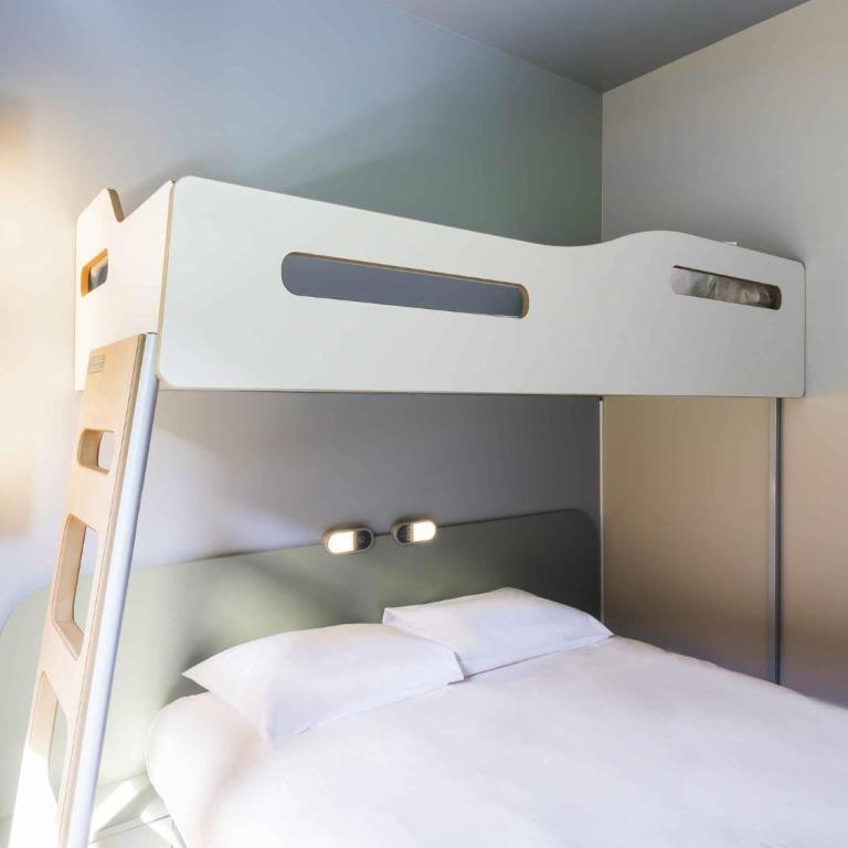 Ibis Budget Sallanches Pays du Mont-Blanc - Chambre Triple avec Lit Superposé - 3