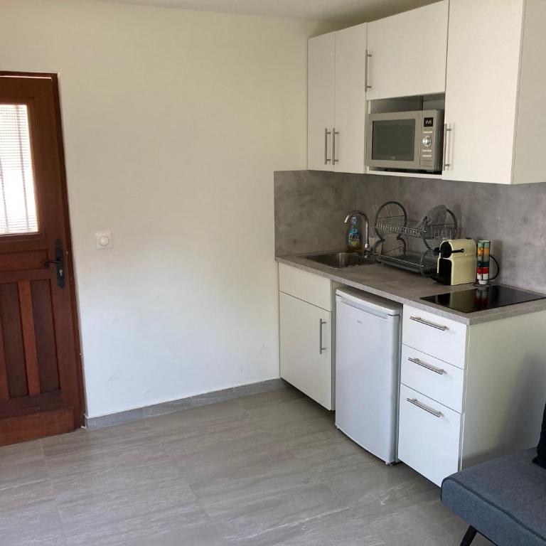 2 room rental in Mandelieu - Appartement 2 Chambres - 6