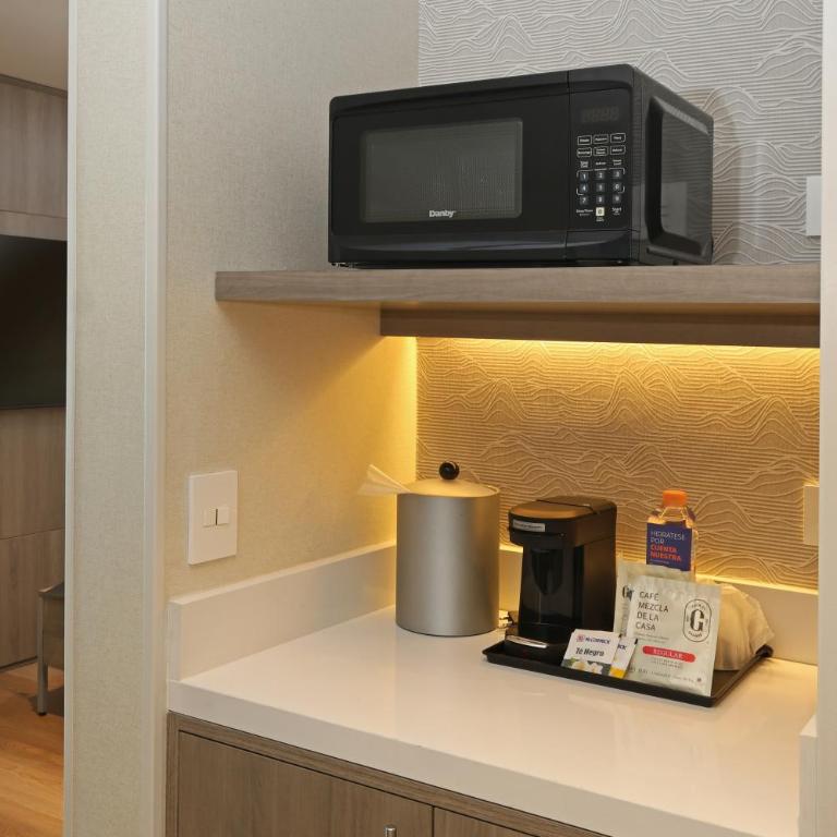 Holiday Inn Express & Suites Monterrey Sendero by IHG - Standard Queen Room with Two Queen Beds - Extra Floor Space - 4