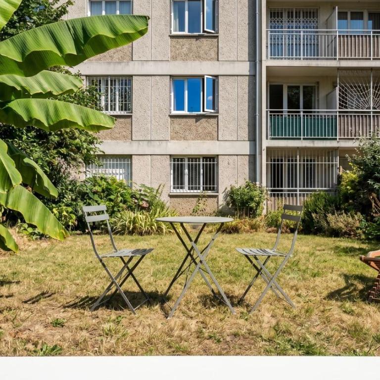 Charming Parisian Apartment with Garden View - Appartement - 1