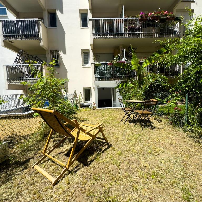 Charming Parisian Apartment with Garden View - Appartement - 34