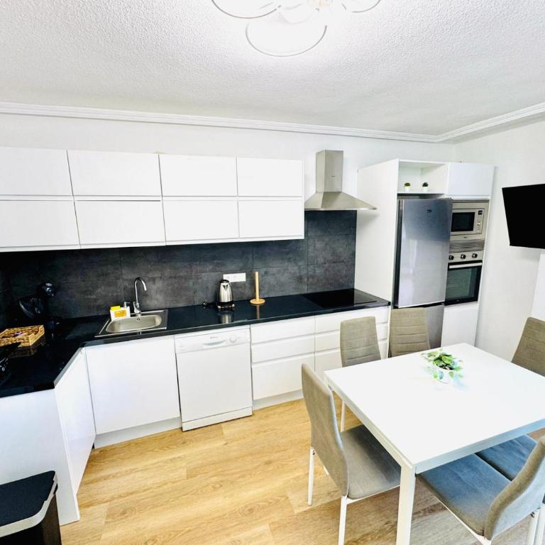 La Mata Beachfront Apartment with Sea View and Pool - Apartamento - 23