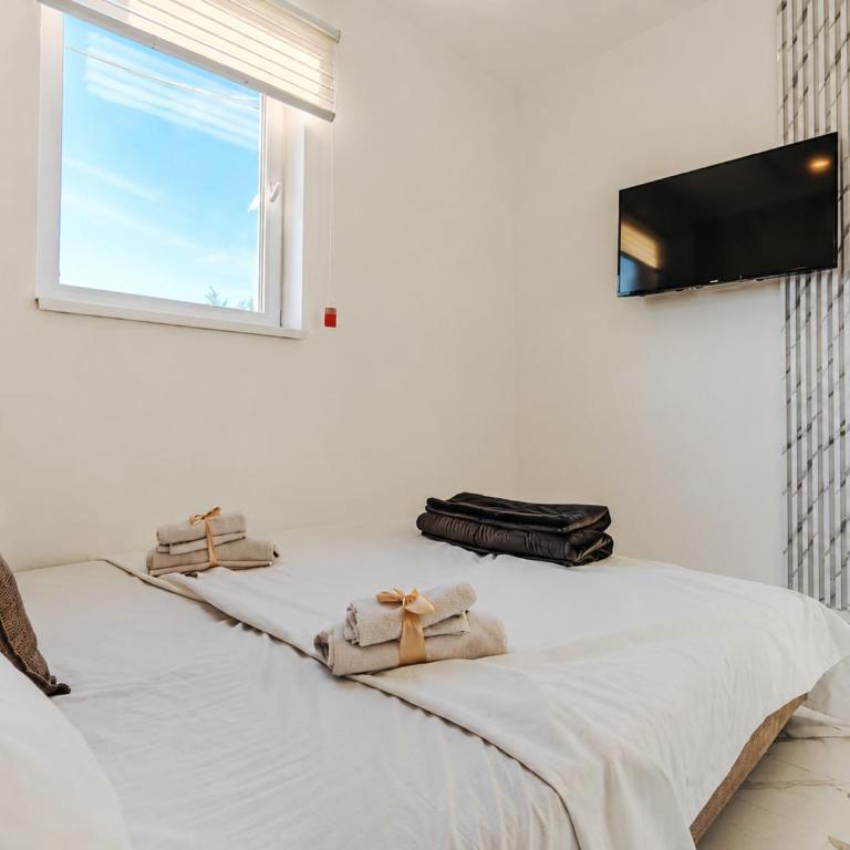 MonteBliss Private Pool & Spa Escape - Three-Bedroom Home - 16