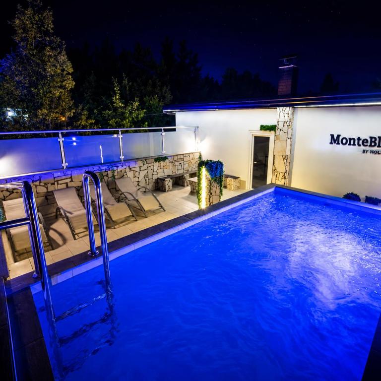 MonteBliss Private Pool & Spa Escape - Three-Bedroom Home - 5
