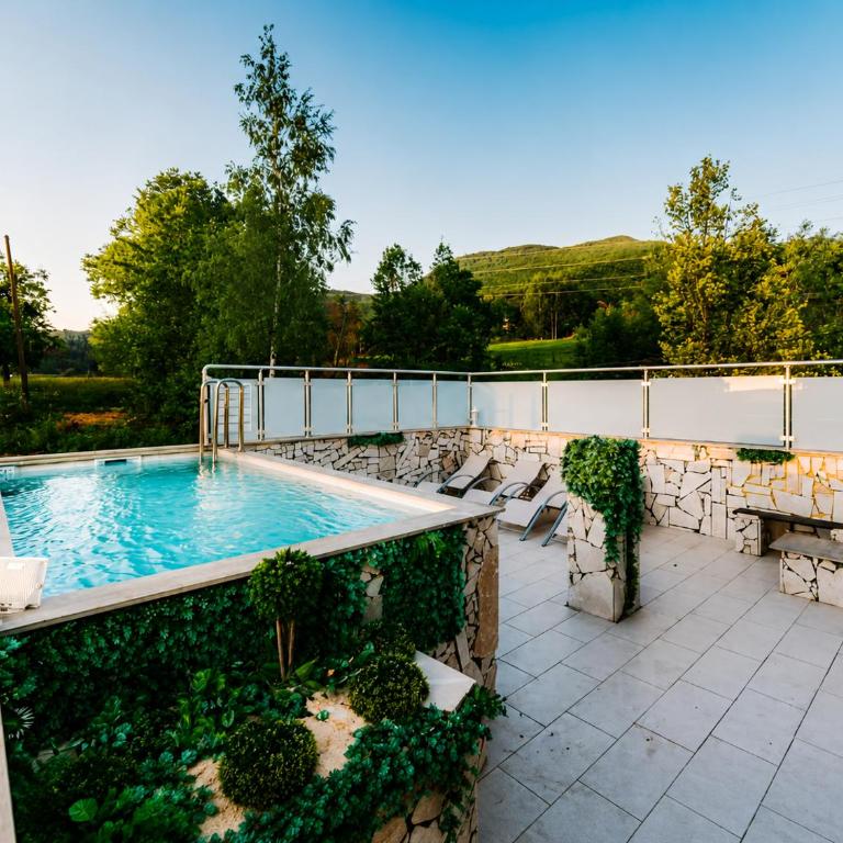 MonteBliss Private Pool & Spa Escape - Three-Bedroom Home - 3