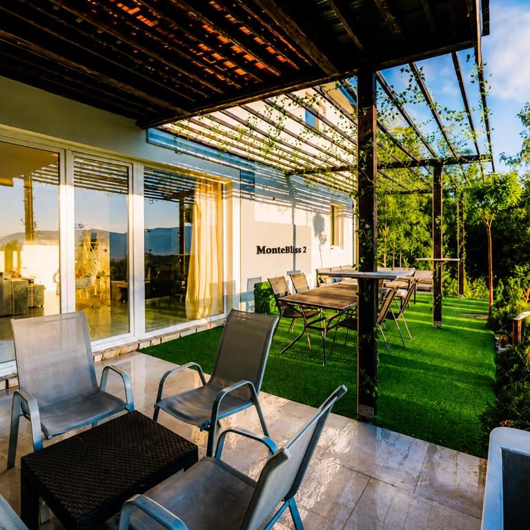 MonteBliss Private Pool & Spa Escape - Three-Bedroom Home - 26