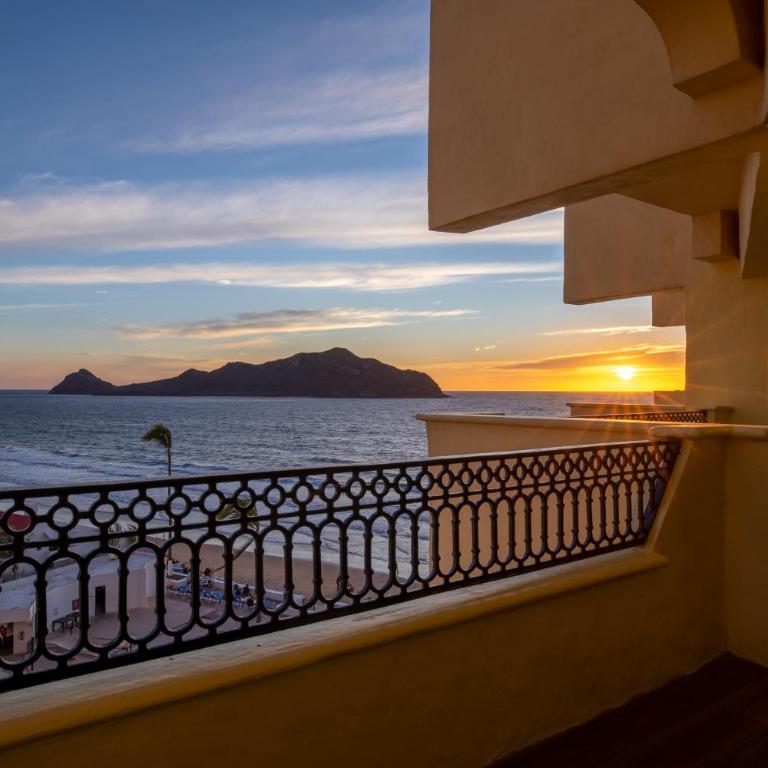 Royal Villas Resort - Two-Bedroom Family Suite Beach Front - 10