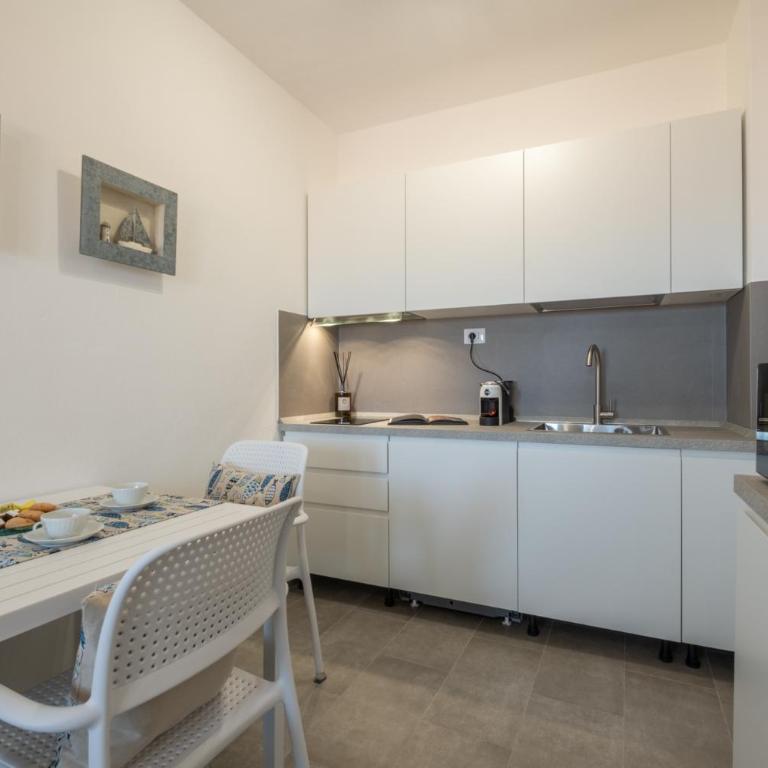 Sea View Terrace - Free Parking - Modern Apt for 4 guests - Appartamento con 1 Camera da Letto, Vista Mare e Terrazza - 12