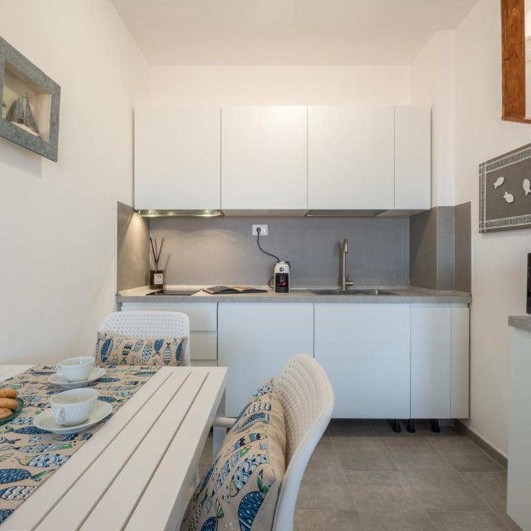 Sea View Terrace - Free Parking - Modern Apt for 4 guests - Appartamento con 1 Camera da Letto, Vista Mare e Terrazza - 16