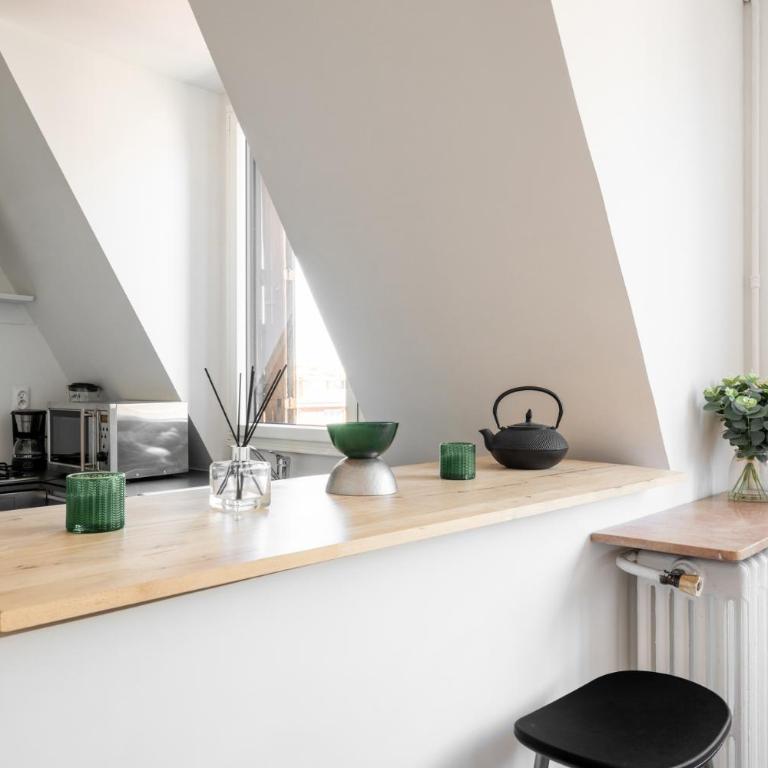 Bright 1BDR Retreat in Paris 15th - Appartement - 11