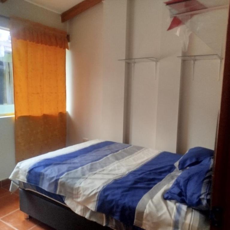Alquiler de casa de 02 pisos - Three-Bedroom House - 4