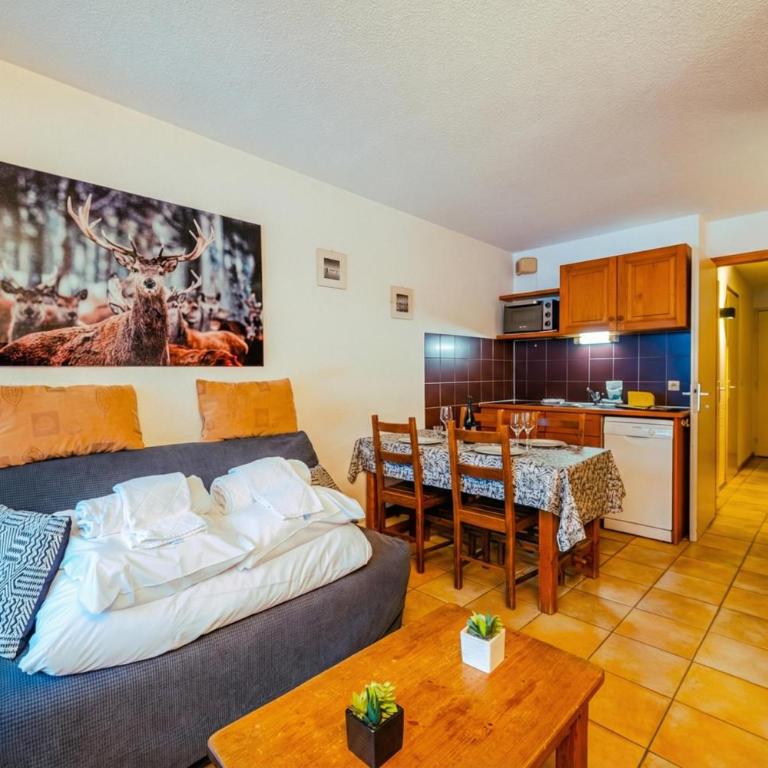 Le Prarion RDC Ski in/Ski out at Les Houches (Sleeps 4) - Happy Rentals - Studio avec Terrasse - 3