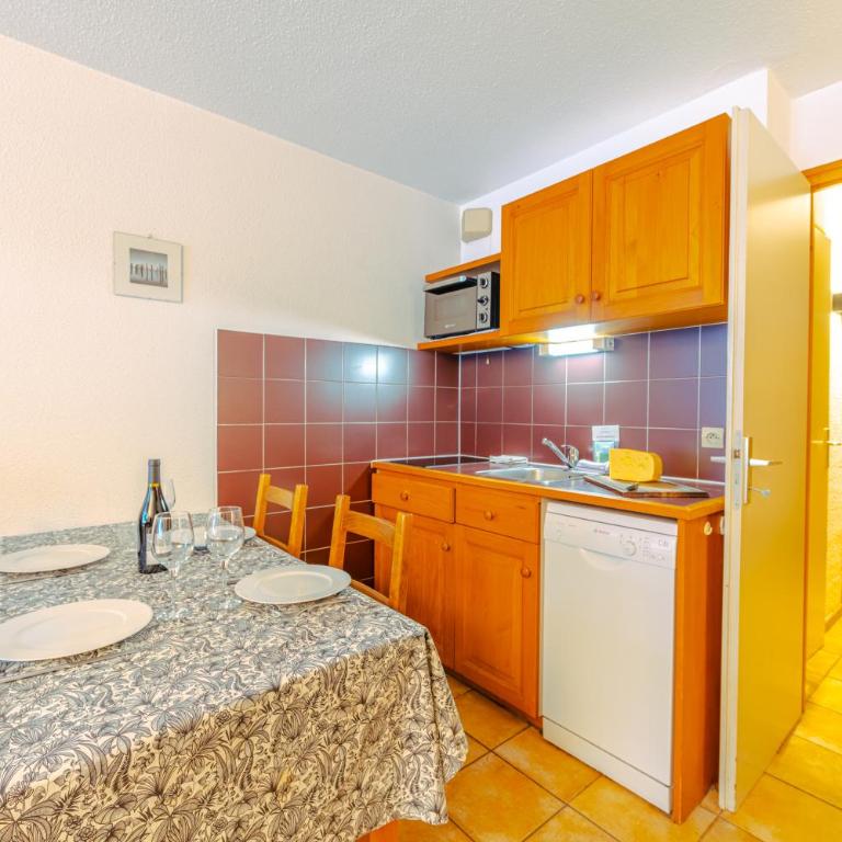 Le Prarion RDC Ski in/Ski out at Les Houches (Sleeps 4) - Happy Rentals - Studio avec Terrasse - 4