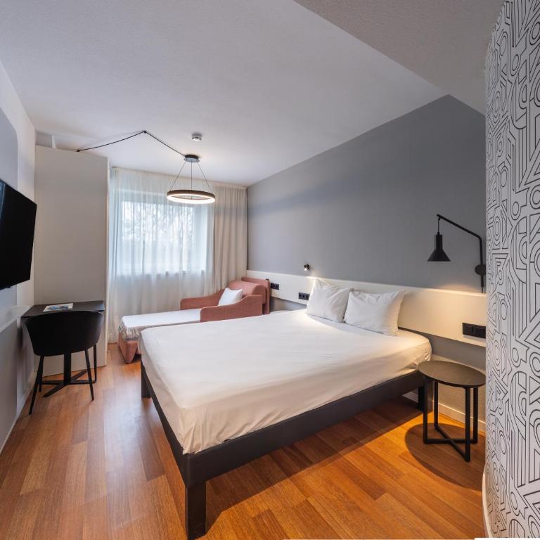 Ibis Murcia - Habitación Doble con cama supletoria - 11