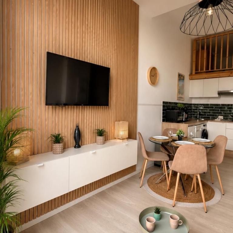 Appartement rénové rare au centre du village CAP ESTEREL chambre séparée -piscines et parking - Two-Bedroom Apartment - 14
