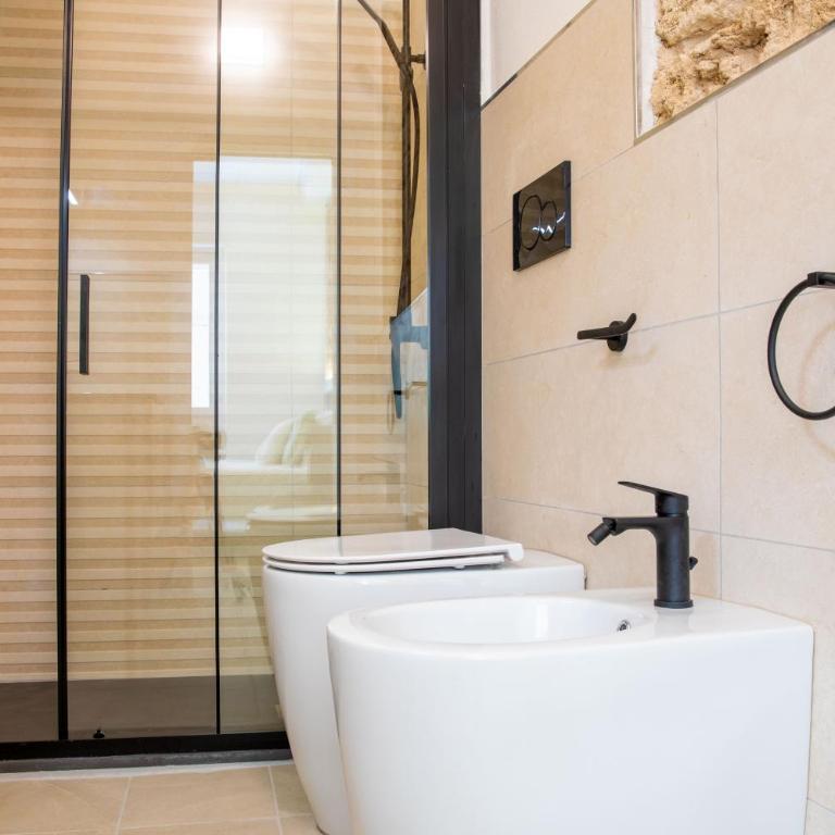 Royal suite Minerva - Two-Bedroom Apartment with City View - 18