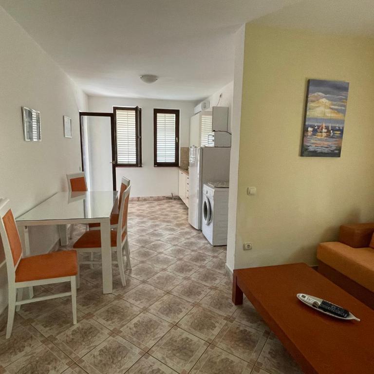 Apartments Minja S - Two-Bedroom Apartment with Balcony - 7