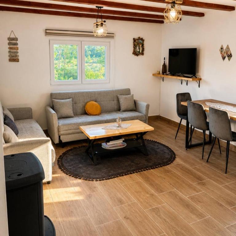Lipovo Mountain House - Two-Bedroom House - 17