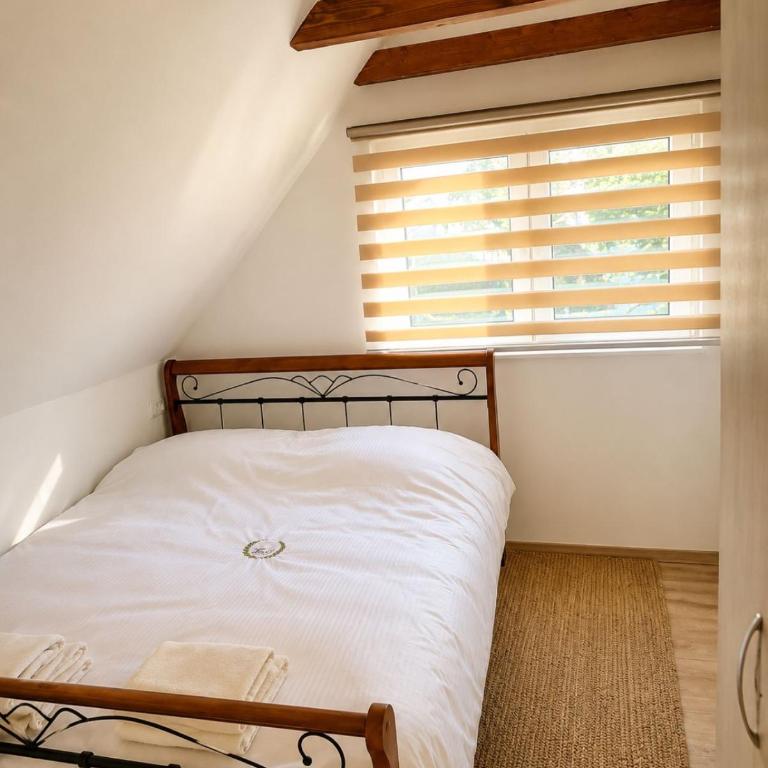 Lipovo Mountain House - Two-Bedroom House - 20