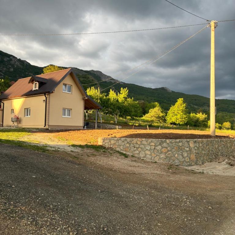 Lipovo Mountain House - Two-Bedroom House - 2