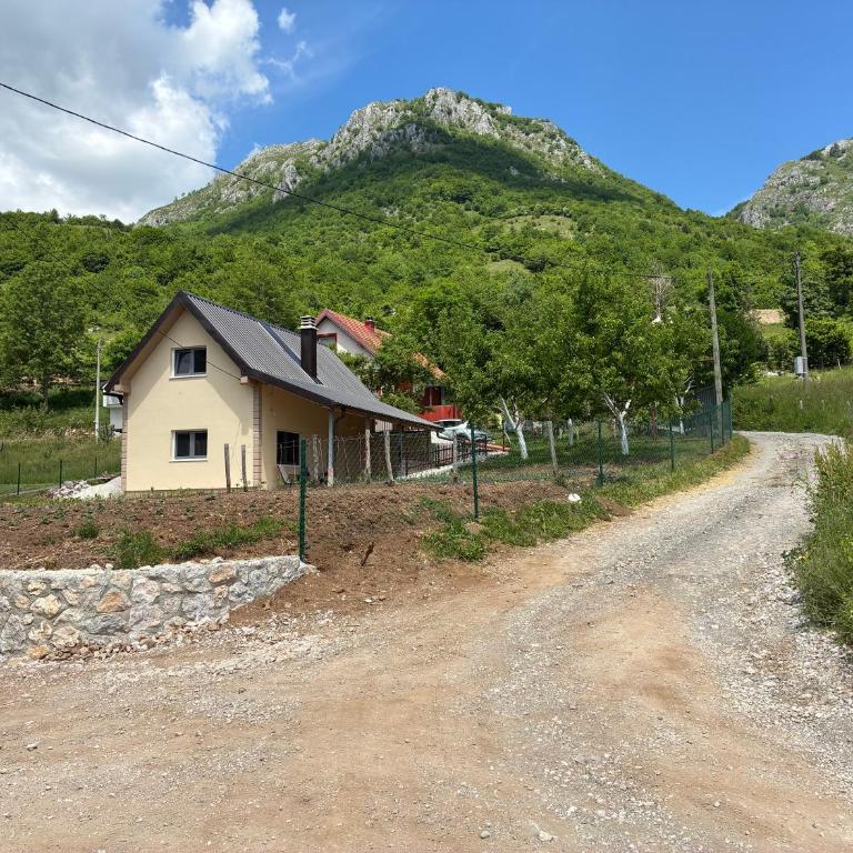 Lipovo Mountain House - Two-Bedroom House - 24