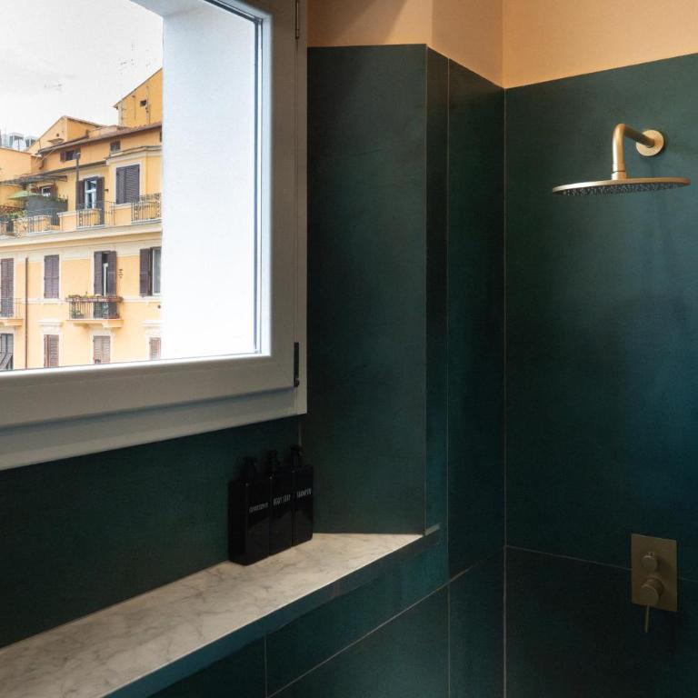Macro Suites Roma - Camera Familiare con Bagno Privato - 4