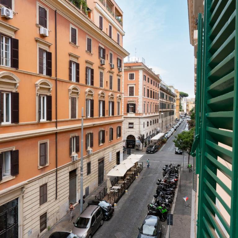 Macro Suites Roma - Camera Tripla con Bagno Privato - 7