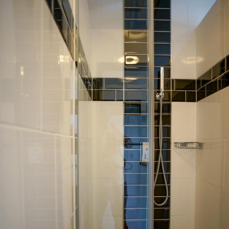 ZENTRUM Inzell HOTEL und FeWo BUDGET Bester Preis, Beste Wahl - Doppelzimmer mit Etagenbad - 5