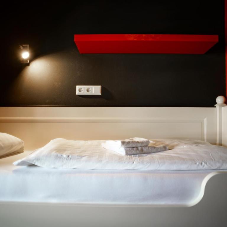 ZENTRUM Inzell HOTEL und FeWo BUDGET Bester Preis, Beste Wahl - Doppelzimmer mit Etagenbad - 2