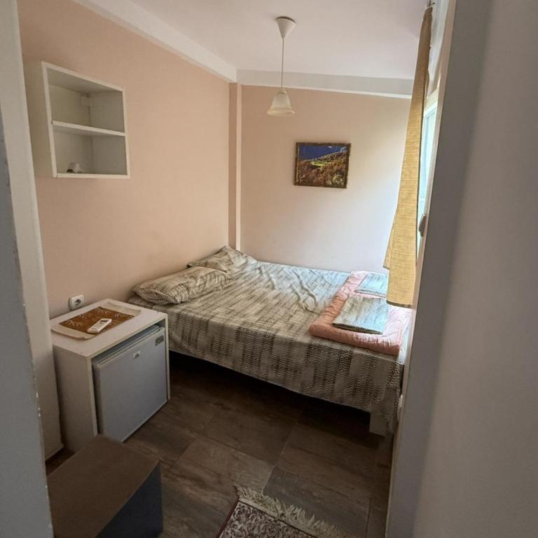 Maja Apartmani - Niskobudžetna Dvokrevetna Soba sa Bračnim Krevetom - 3