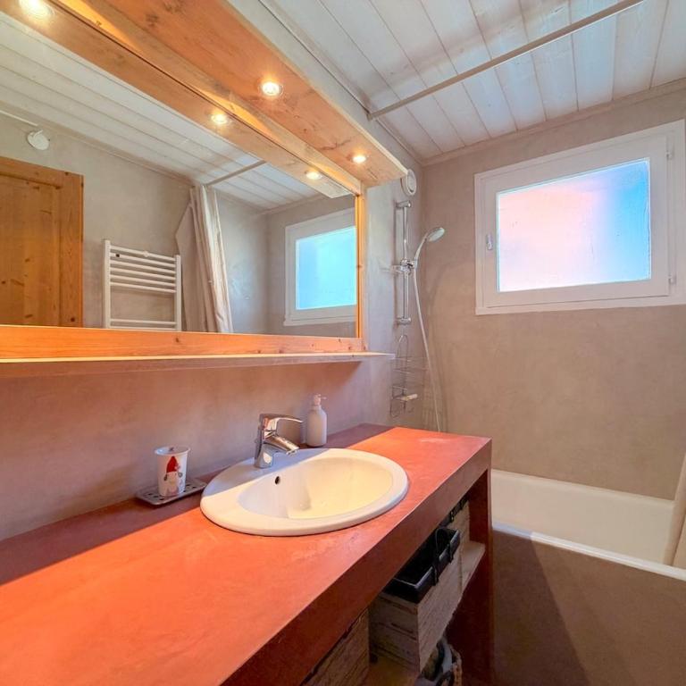 Unique et central ! T3 spacieux, vintage, rénové - Apartment mit 2 Schlafzimmern und Balkon - 21
