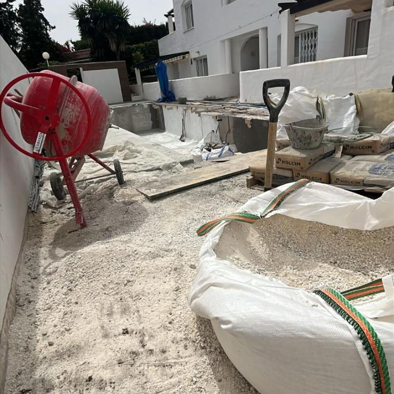 MARBELLA BANUS SUITES - Lis - Banús - Spectacular 1BR - 1BA - Stylishly Redecorated - Super Bright - 3 Outdoor Terraces - Outdoor Dining & Lounge Areas - Pool - Perfect for Couples - Apartamento Deluxe - 3