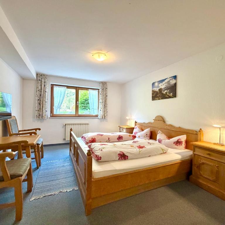 Landhaus Spielmannsau - Doppelzimmer - 8